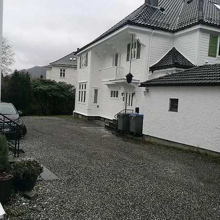 Cozy Apt In A Villa, In Central Bergen